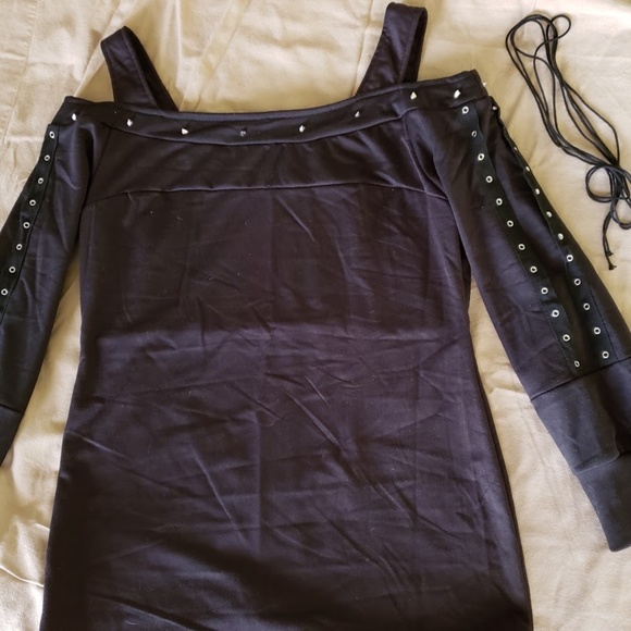 5 for $20 Cute Black Cold Shoulder Top - Picture 1 of 6